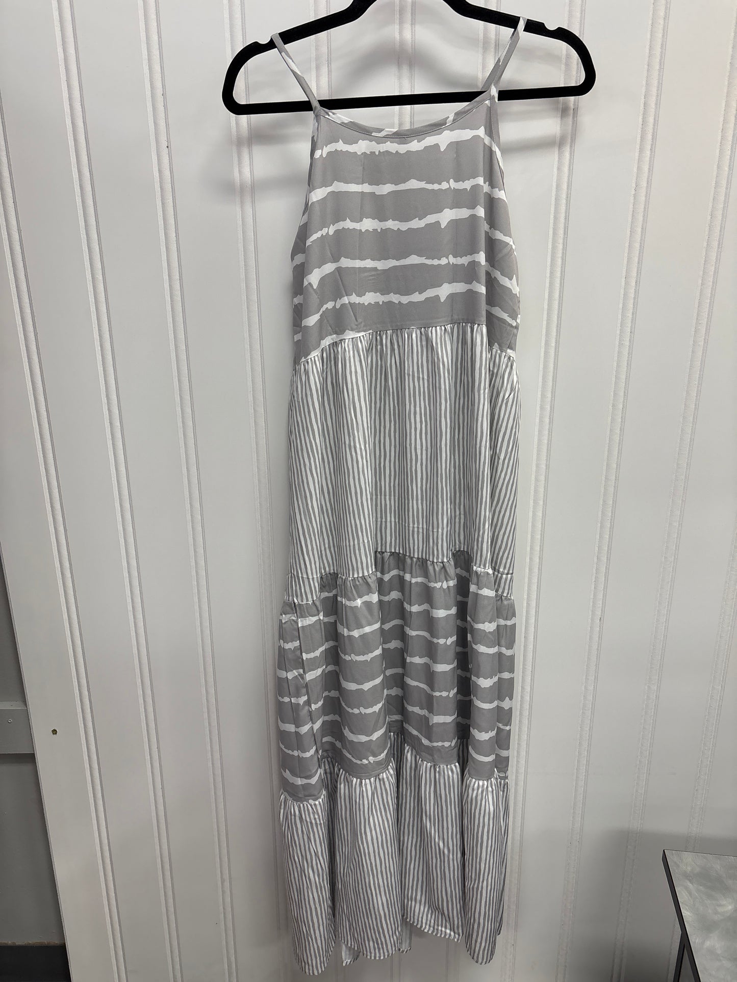 Dress Casual Maxi By Clothes Mentor In Grey, Size: S