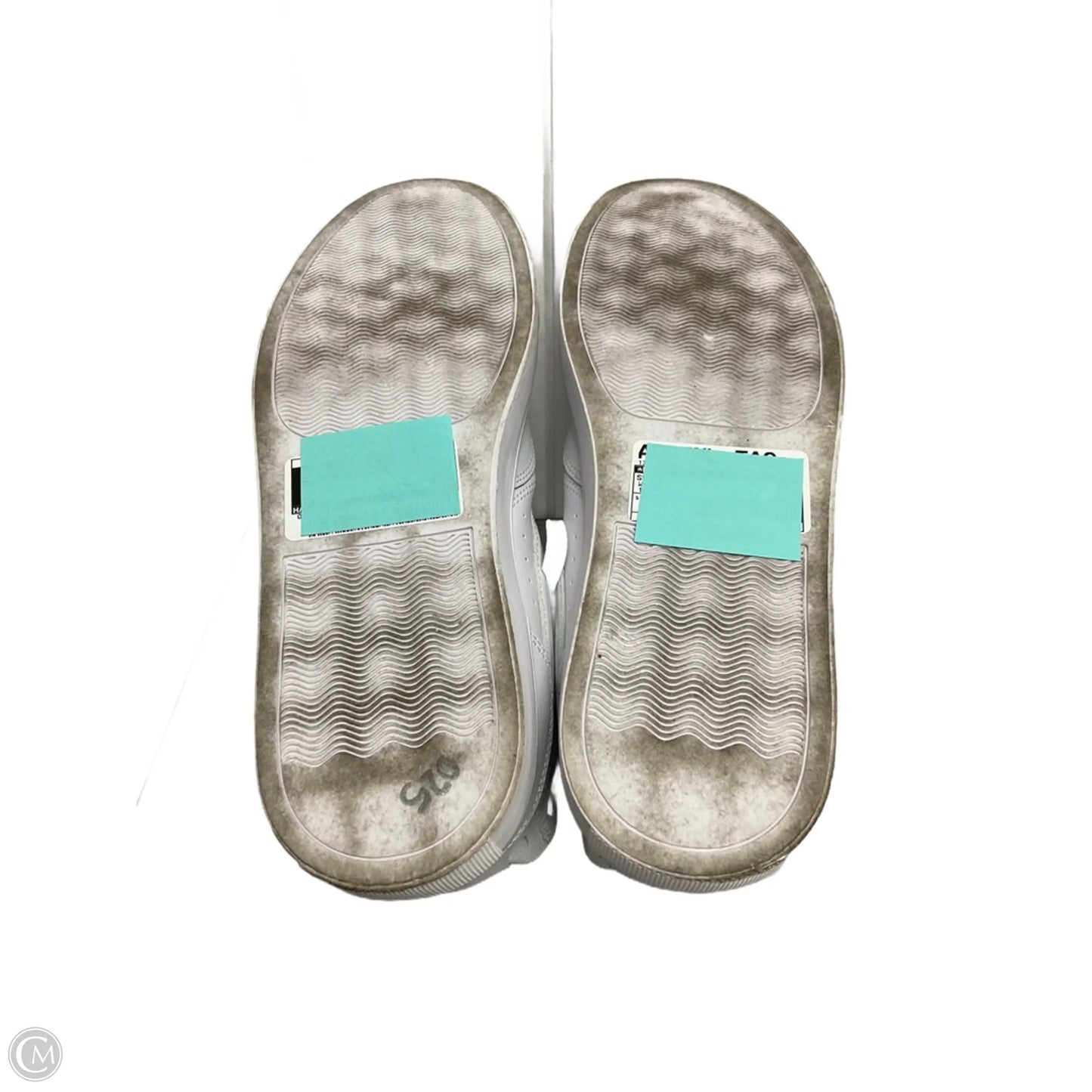 Shoes Athletic By Fila In White, Size: 10