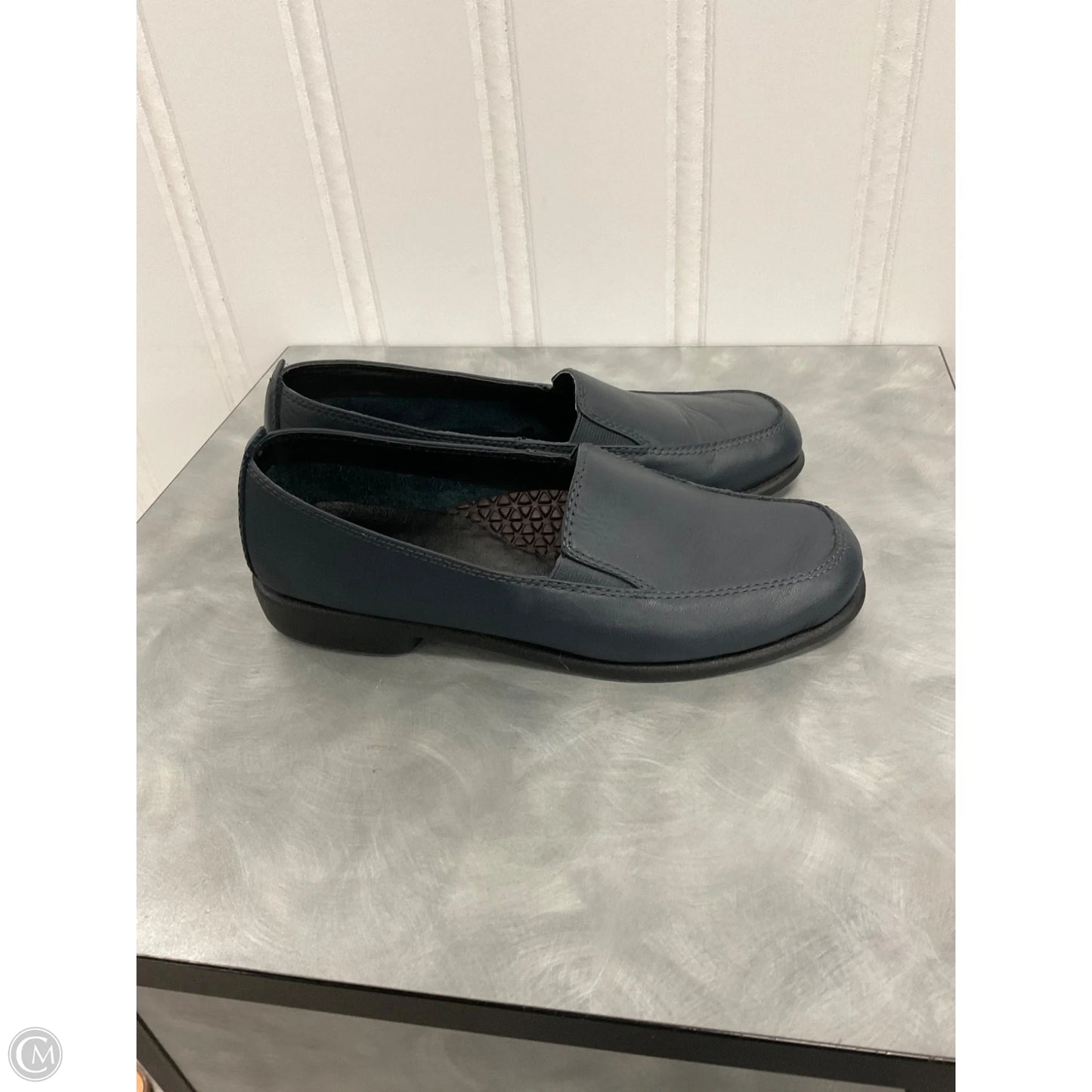 Shoes Flats By Hush Puppies In Navy, Size: 6