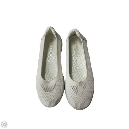 Shoes Flats By Clothes Mentor In White, Size: 6