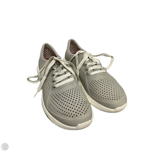 Shoes Sneakers By Crocs In Grey, Size: 8