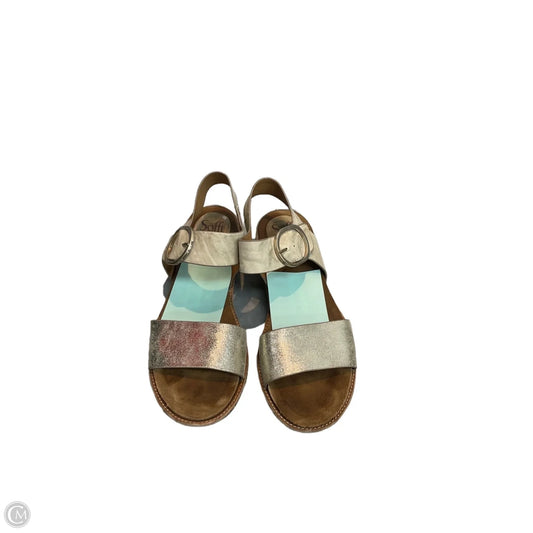 Sandals Flats By Sofft In Gold, Size: 9.5