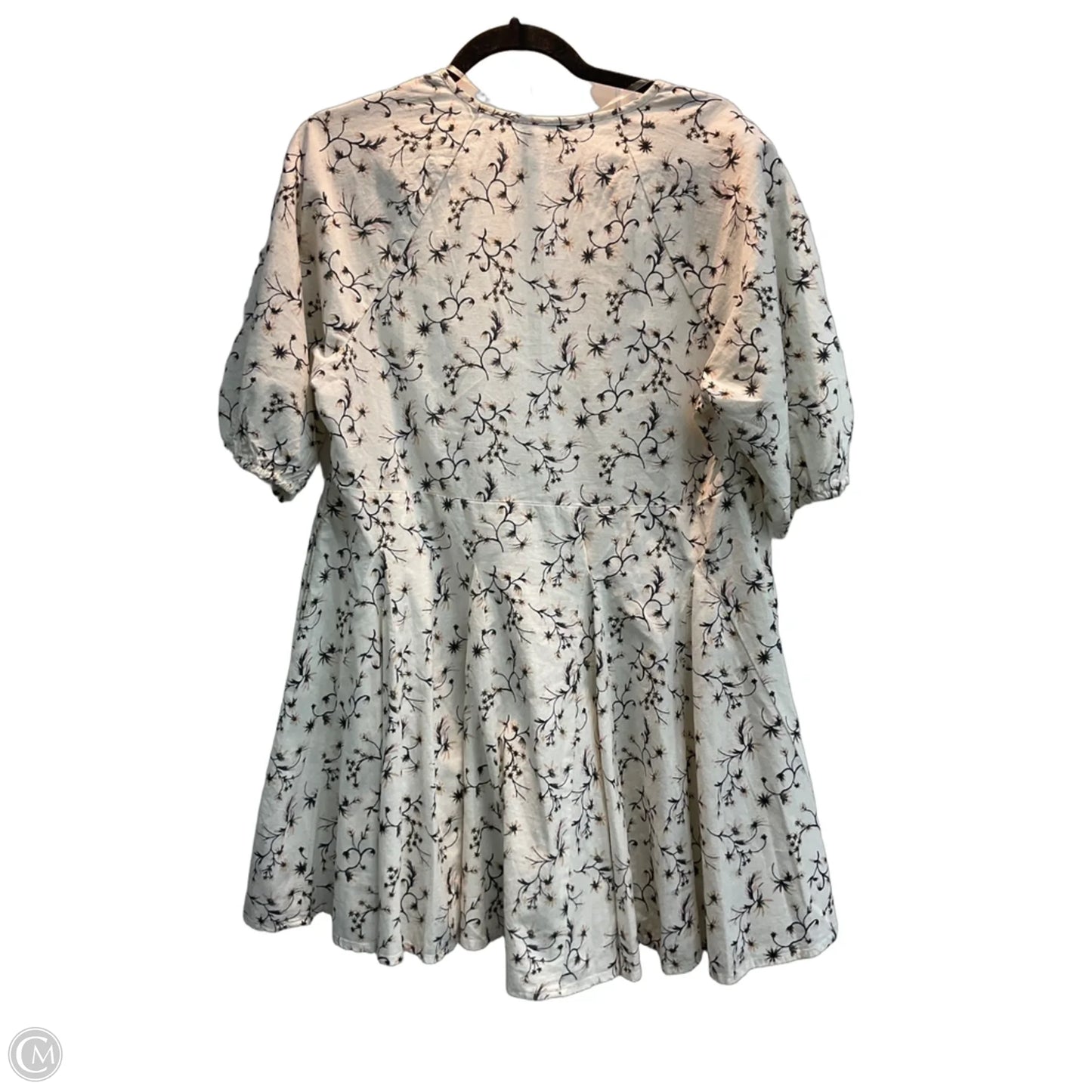 Dress Casual Short By Universal Thread In Floral Print, Size: M