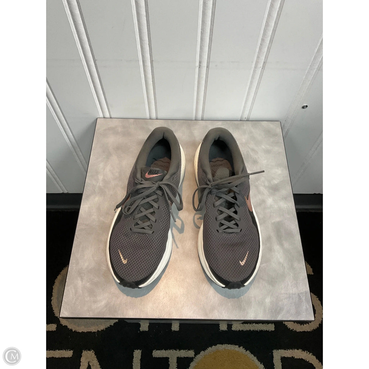 Shoes Athletic By Nike In Grey, Size: 9.5