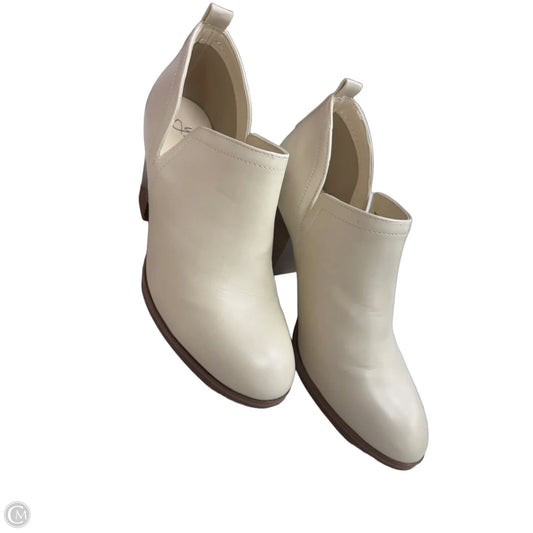Boots Ankle Heels By Clothes Mentor In White, Size: 8.5