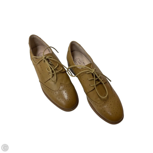 Shoes Flats By Clothes Mentor In Tan, Size: 6.5