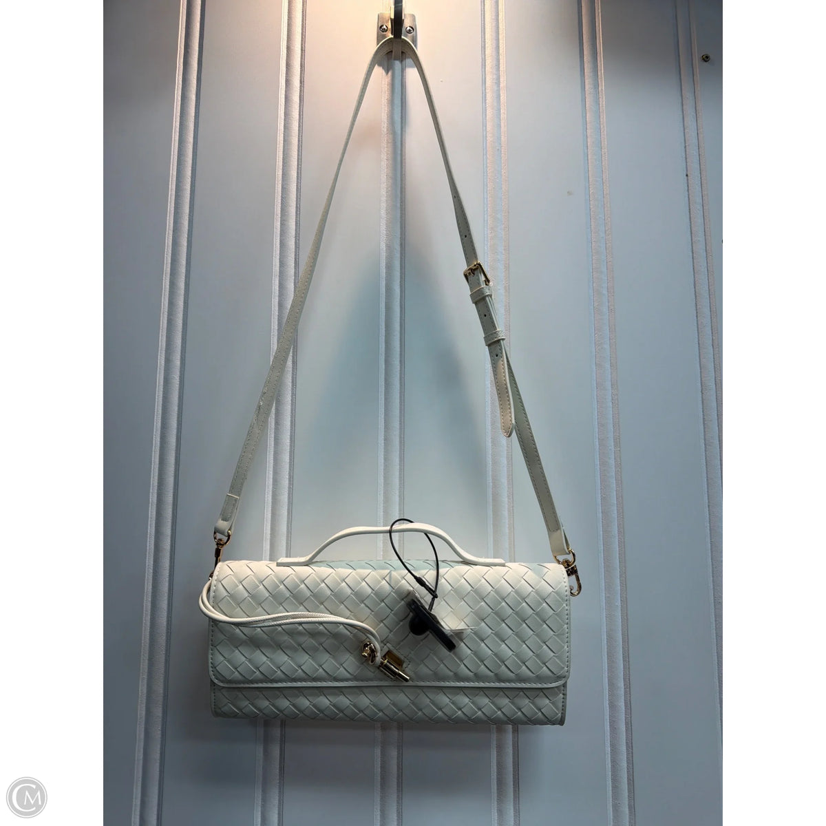Crossbody By Clothes Mentor, Size: Medium