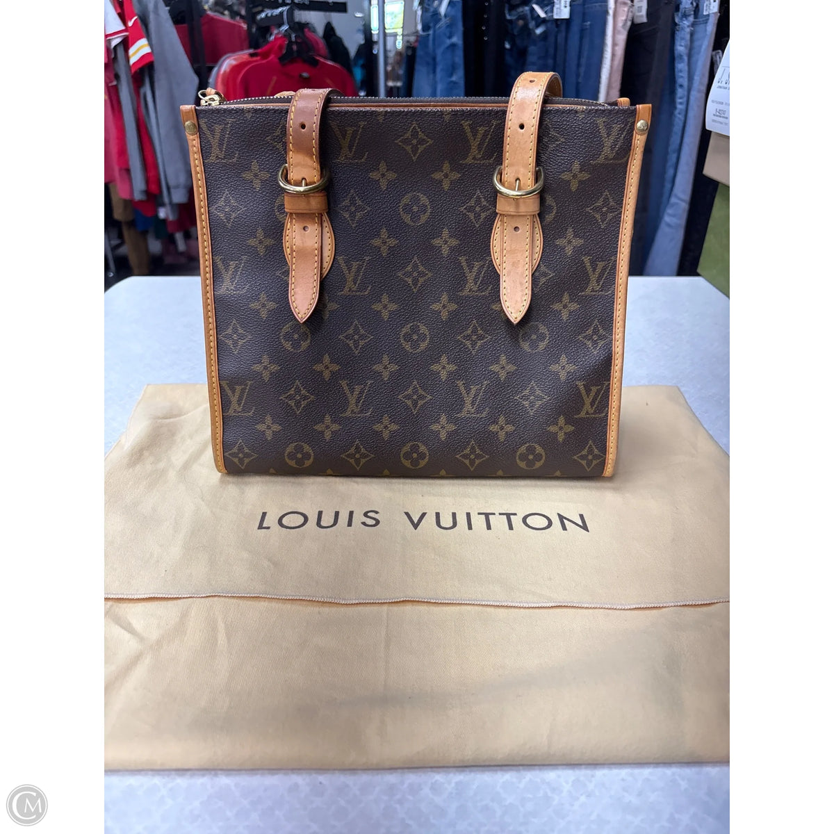Handbag Luxury Designer By Louis Vuitton, Size: Medium