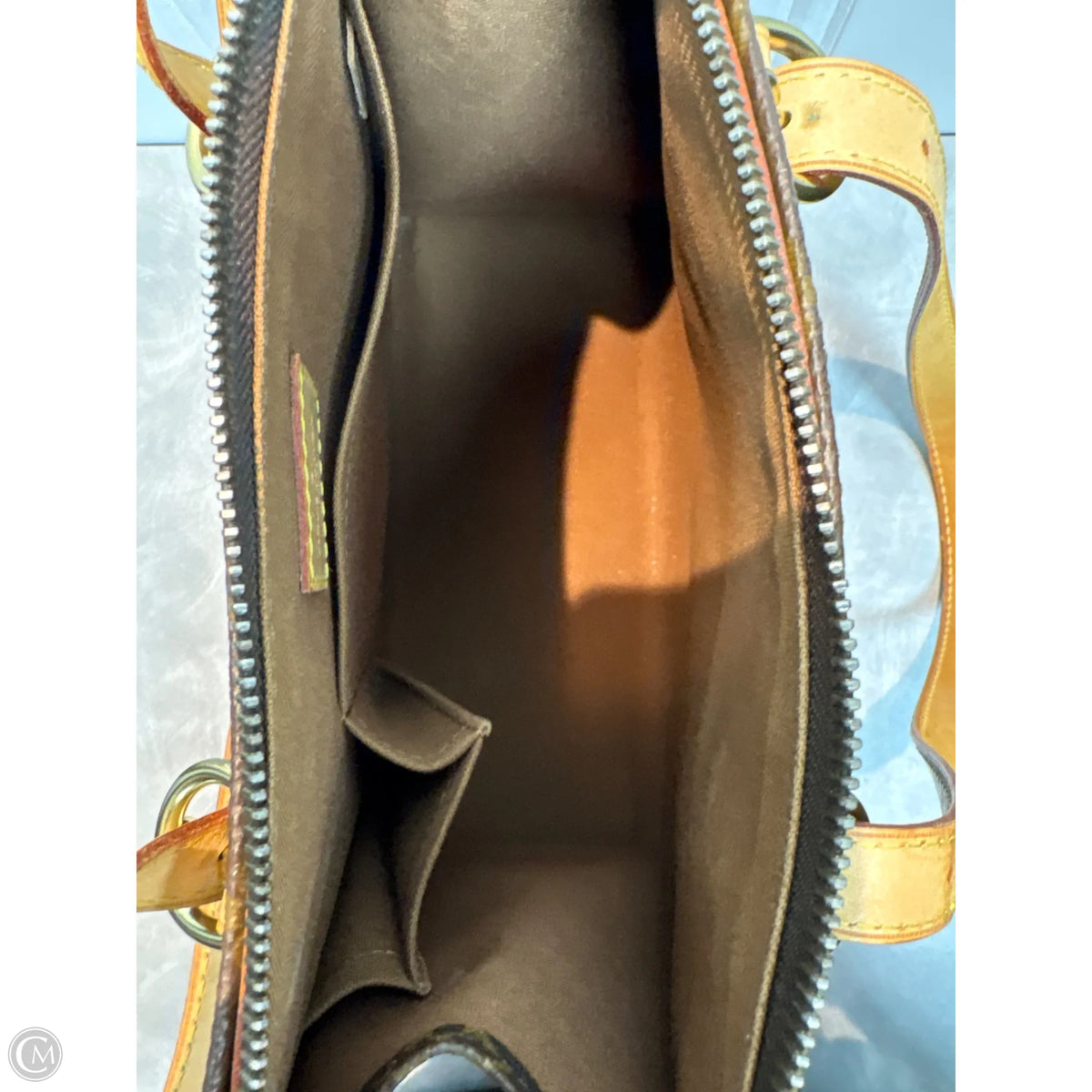 Handbag Luxury Designer By Louis Vuitton, Size: Medium