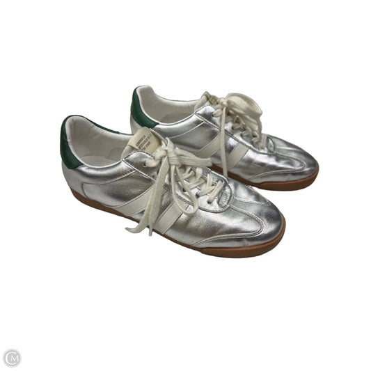 Shoes Sneakers By Steve Madden In Silver, Size: 11
