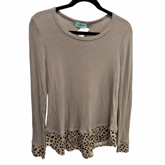 Top Long Sleeve By Clothes Mentor In Beige, Size: M