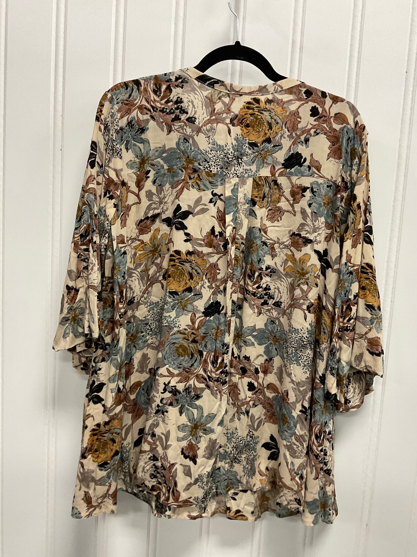 Top 3/4 Sleeve By Umgee In Beige, Size: L