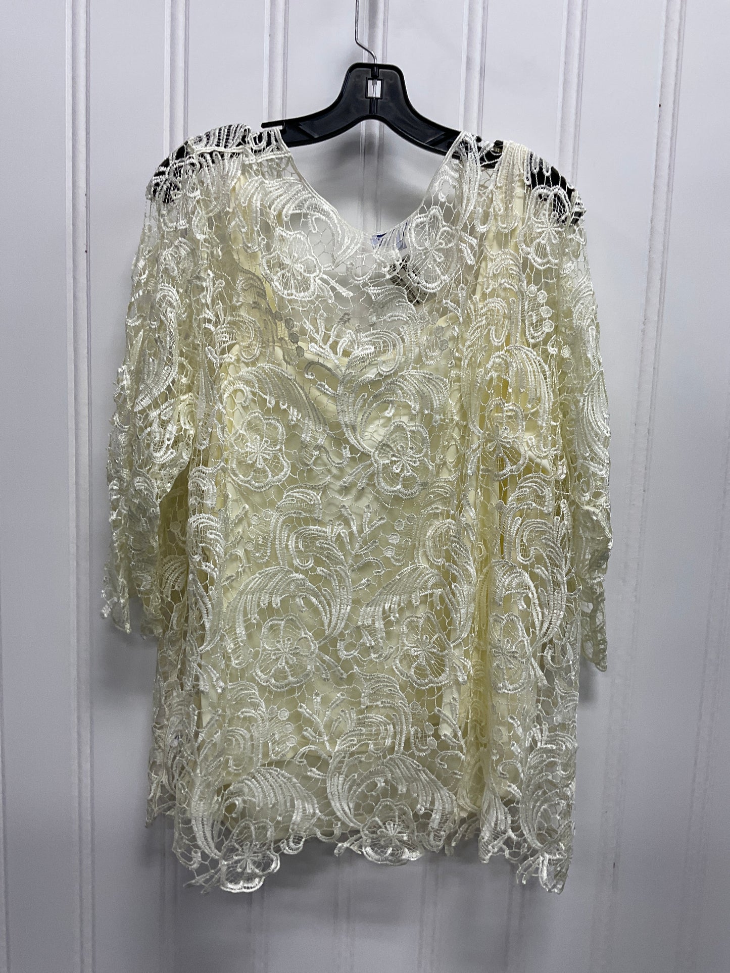 Top 3/4 Sleeve By Clothes Mentor In Cream, Size: 2x