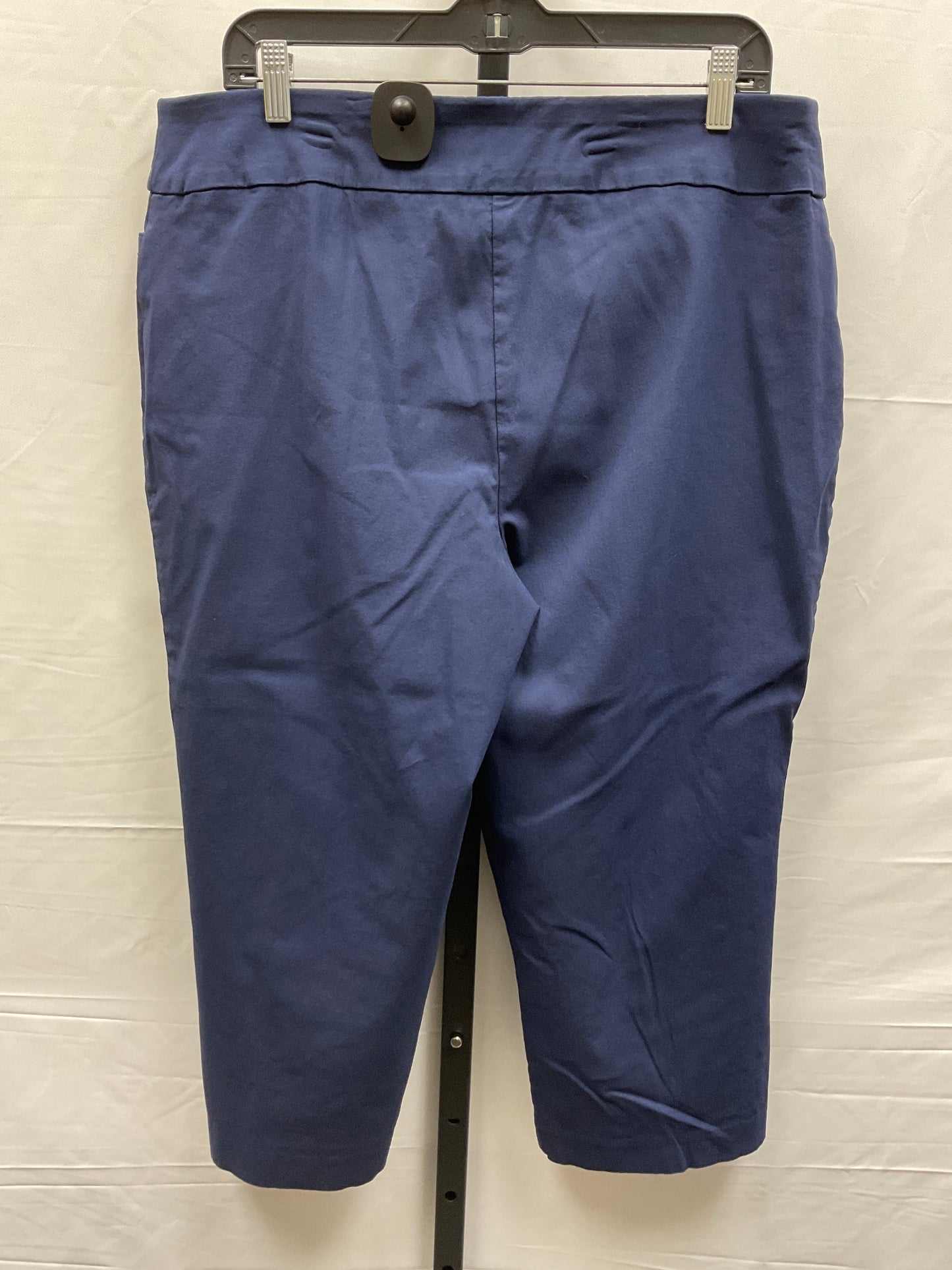 Navy Capris Jm Collections, Size L