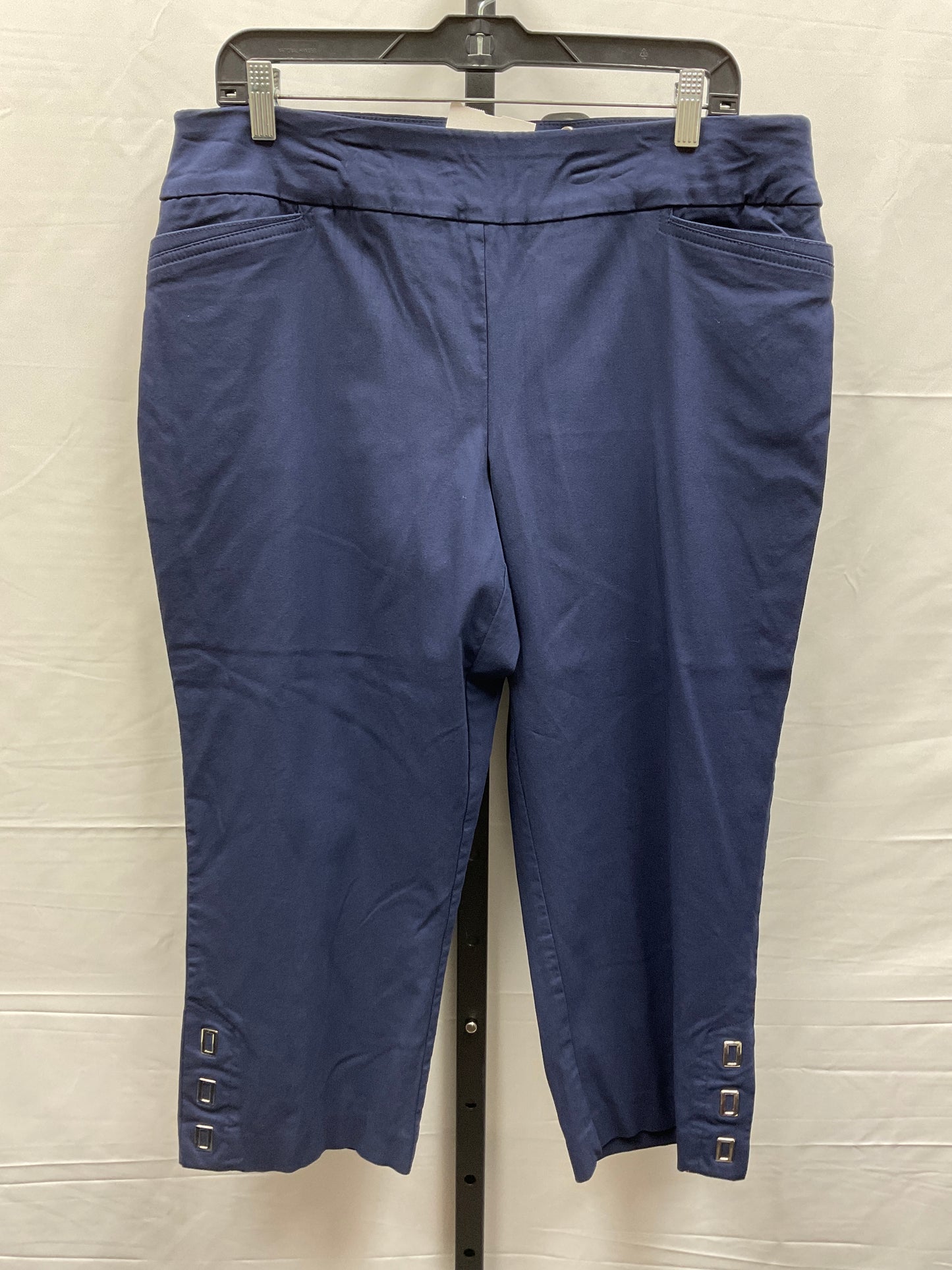 Navy Capris Jm Collections, Size L