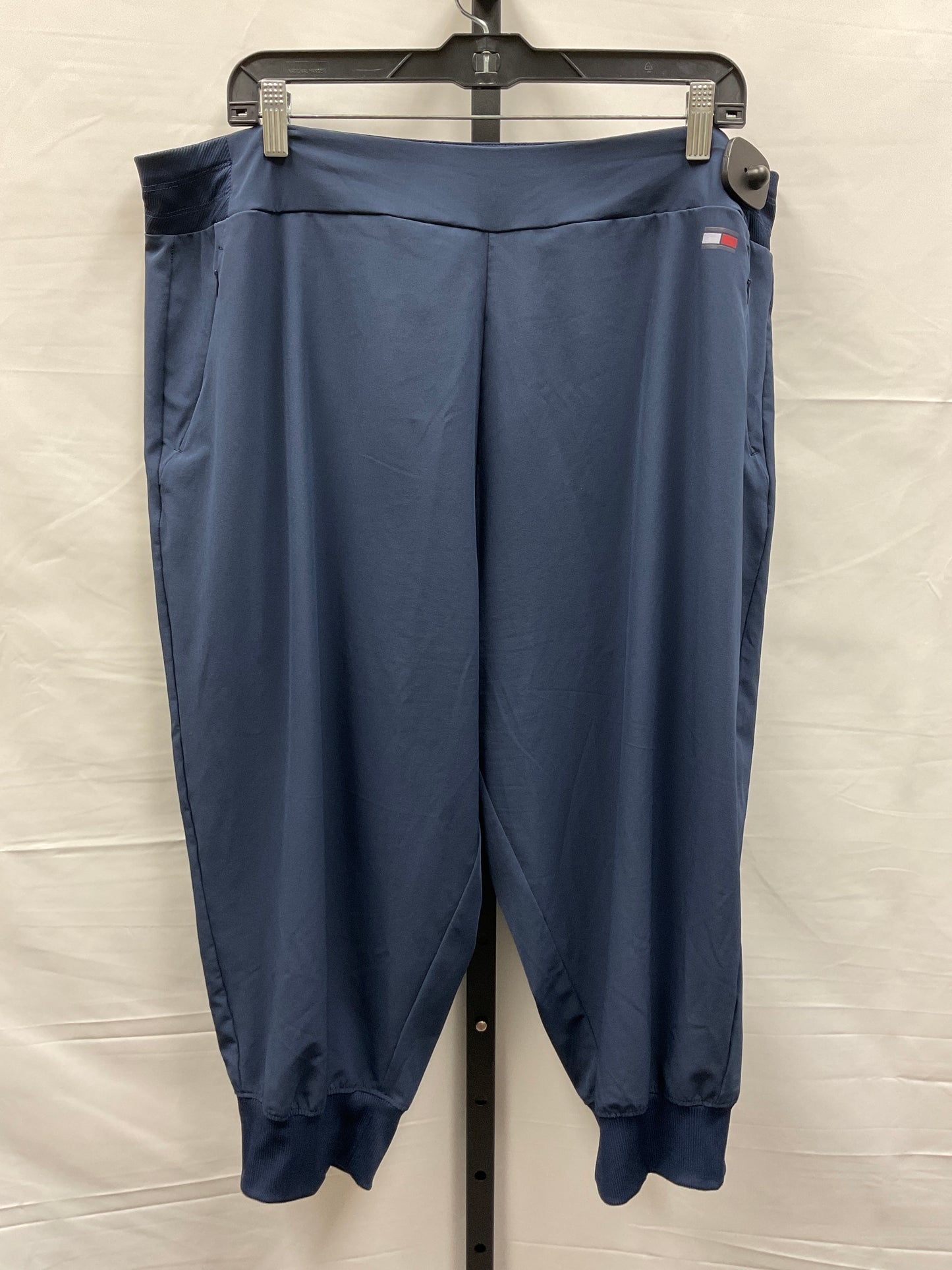 Navy Athletic Capris Tommy Hilfiger, Size 2x