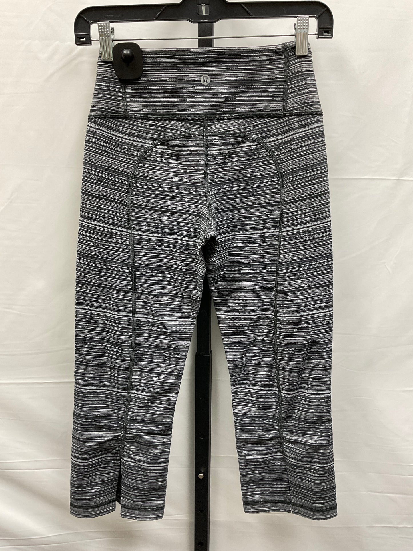 Striped Pattern Athletic Leggings Capris Lululemon, Size 4