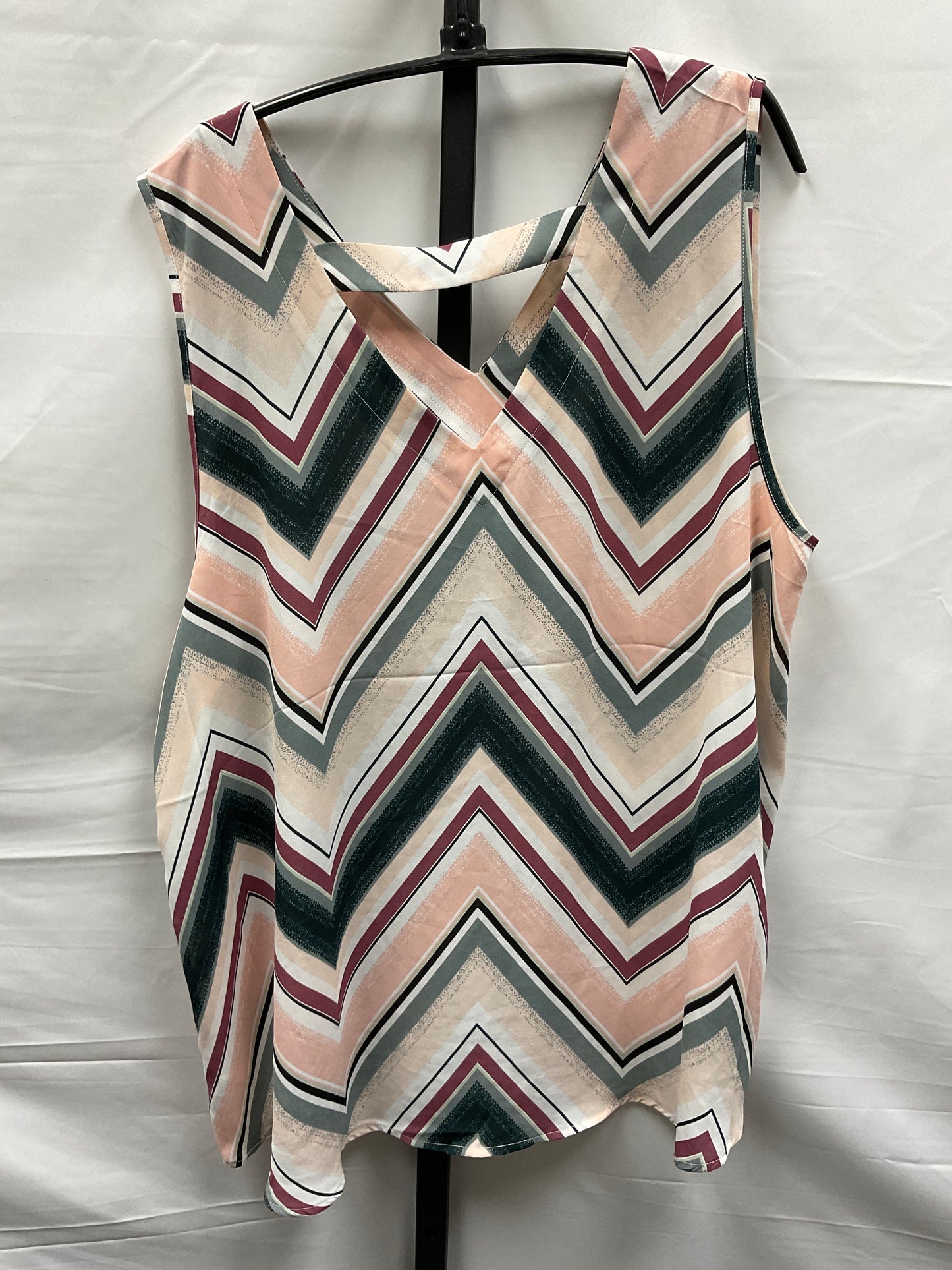 Multi-colored Top Sleeveless Maurices, Size 1x