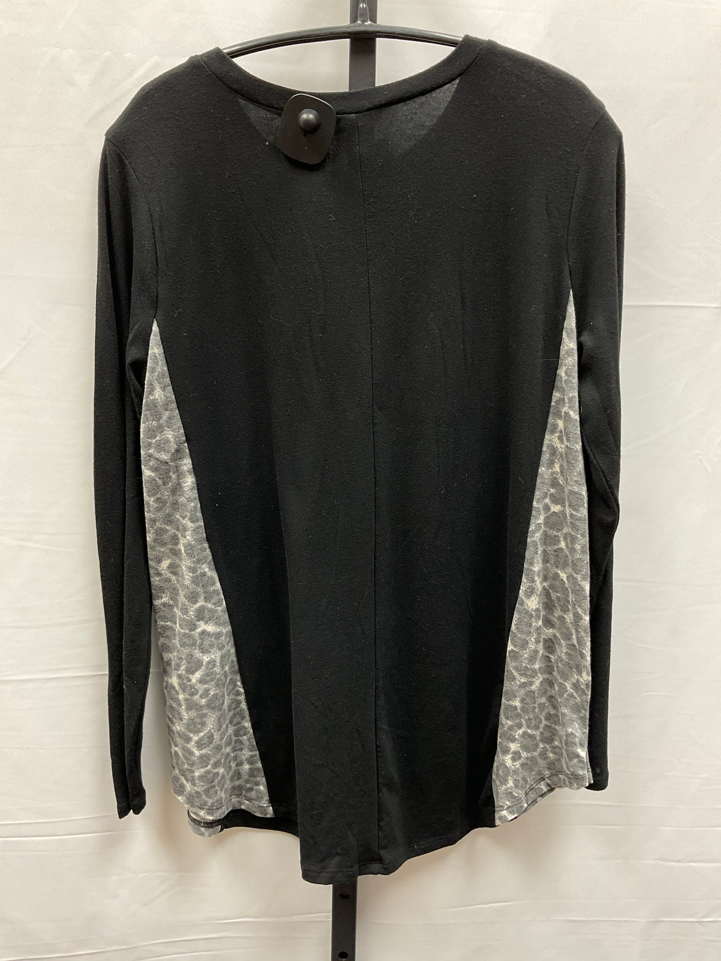 Top Long Sleeve By Zenana Outfitters In Black & Grey, Size: M