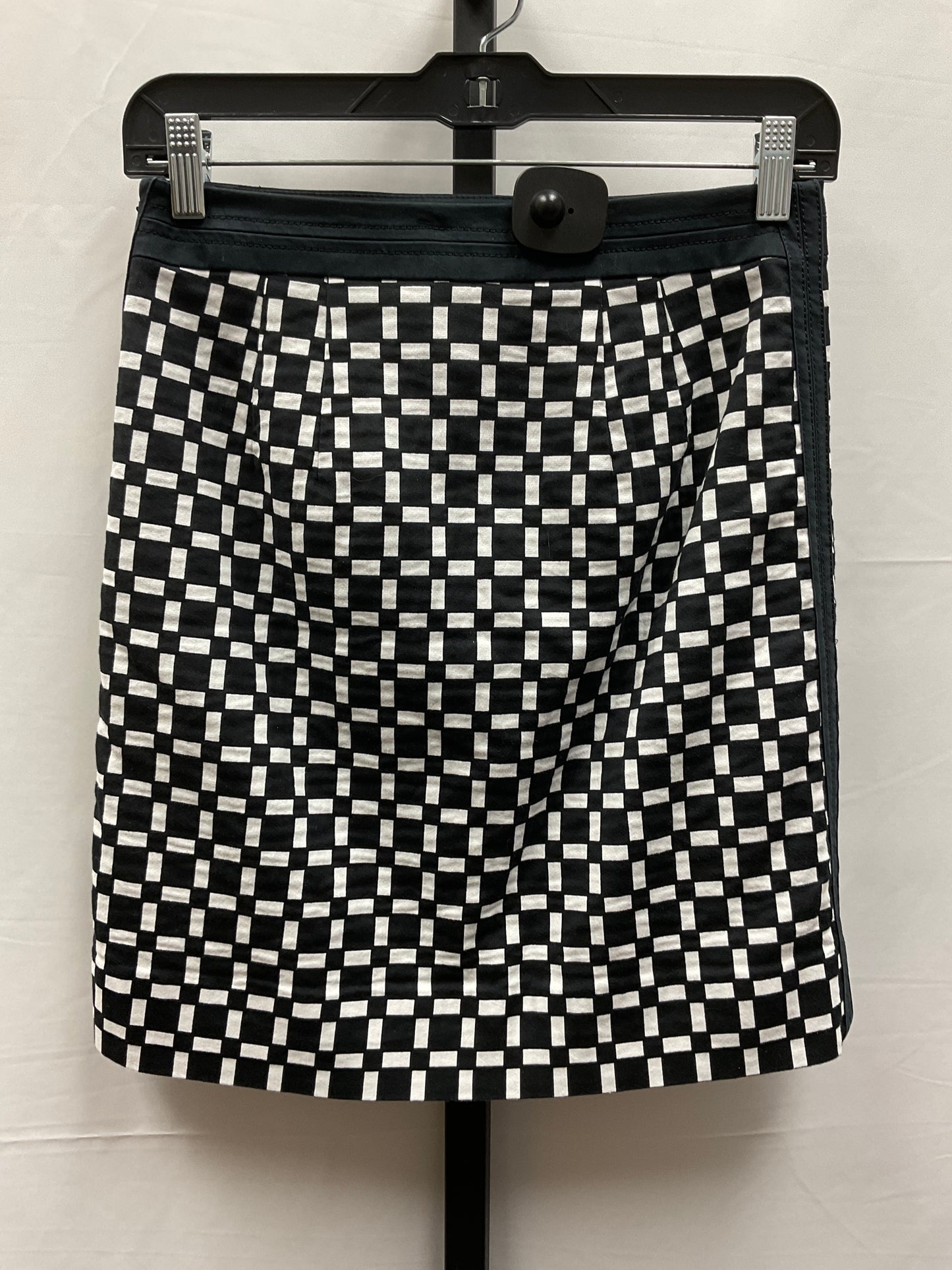 Skirt Mini & Short By White House Black Market In Black & White, Size: Xs