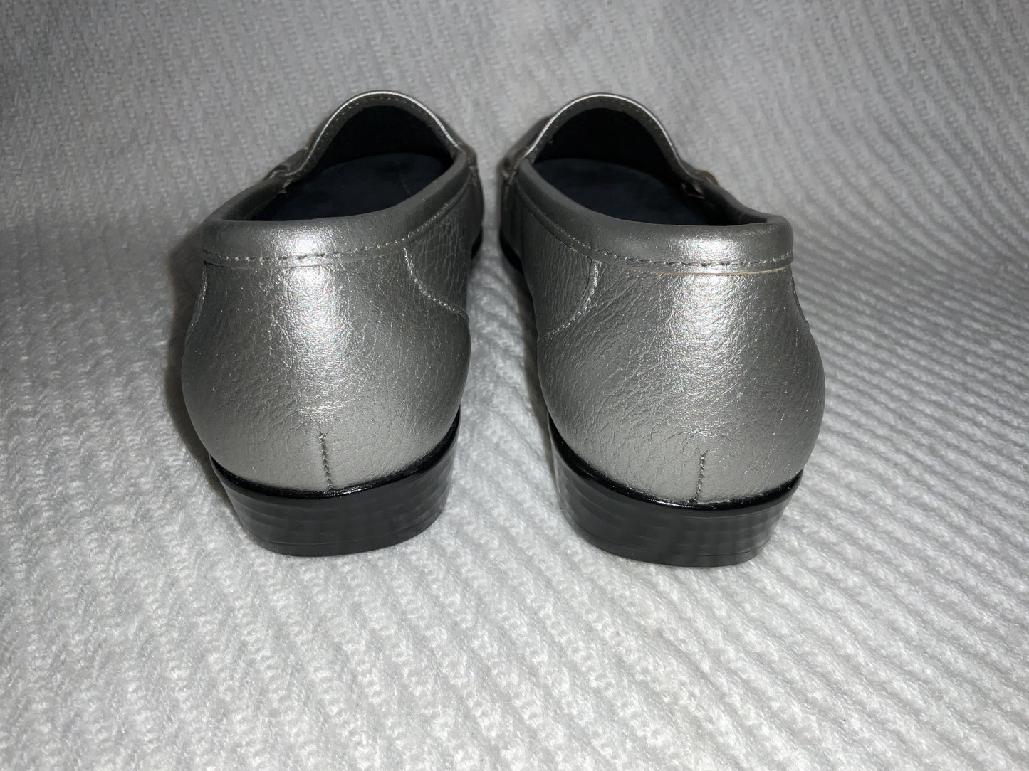 Shoes Flats By Sas In Silver, Size: 8