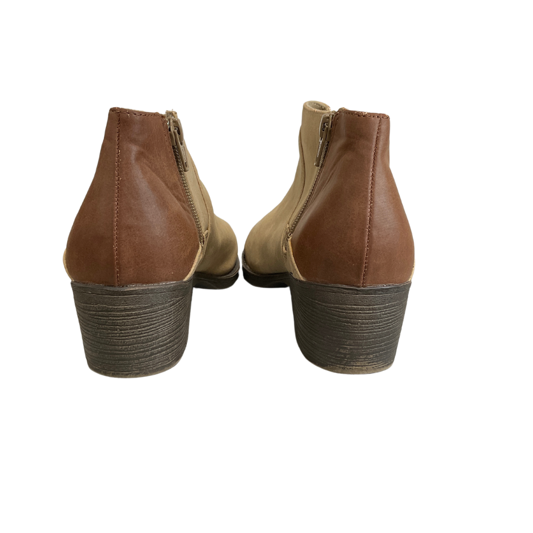 Boots Ankle Heels By Cmc In Brown & Tan, Size: 9