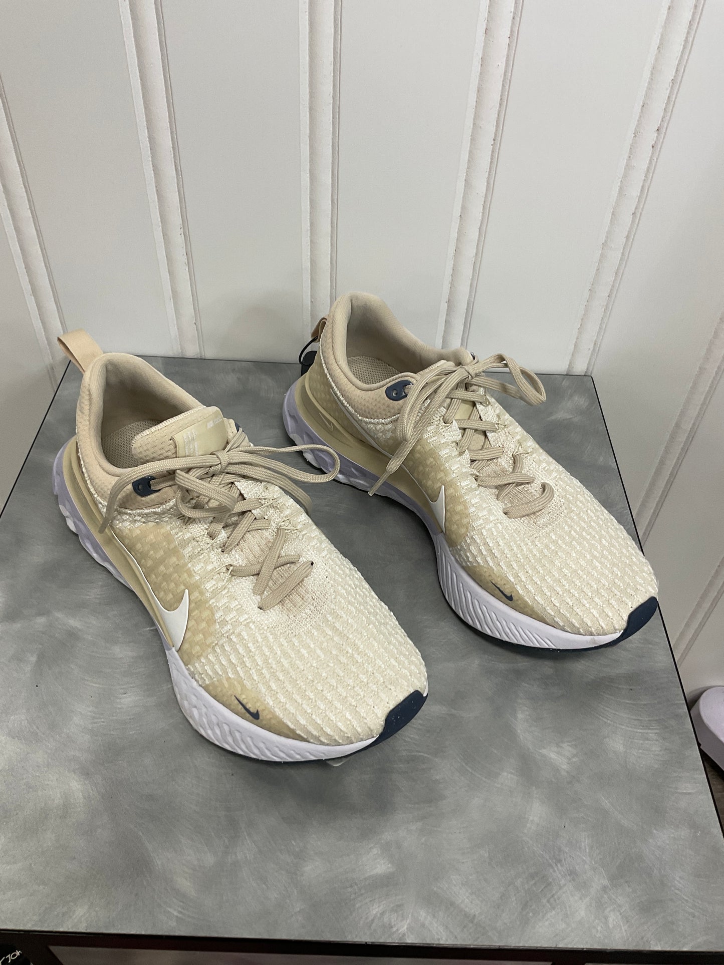 Shoes Athletic By Nike In Beige, Size: 9.5