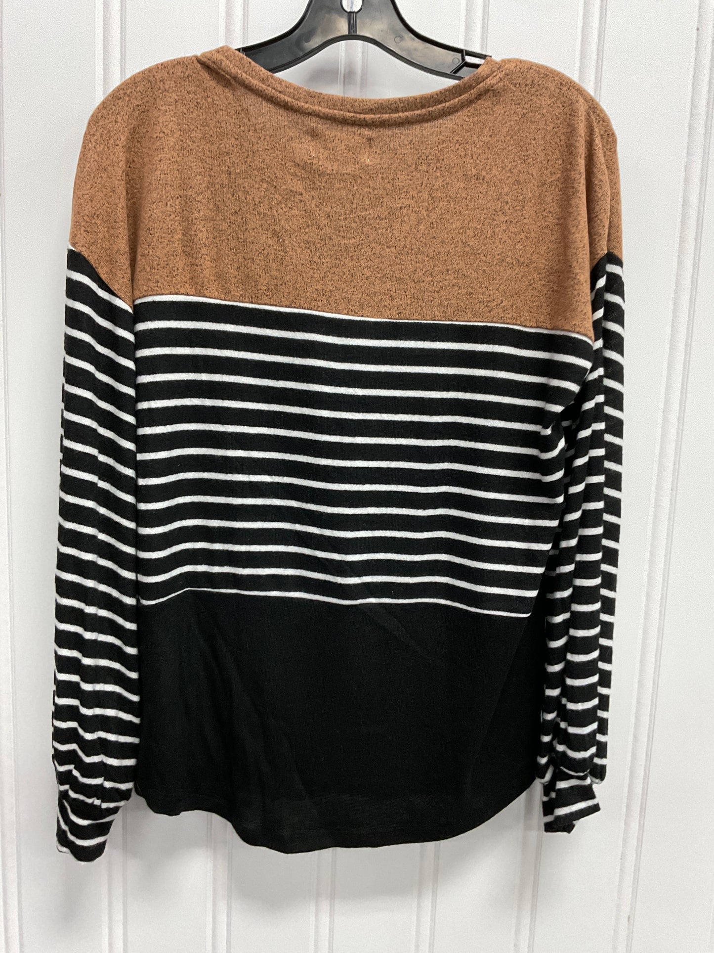 Top Long Sleeve By Maurices In Multi-colored, Size: M