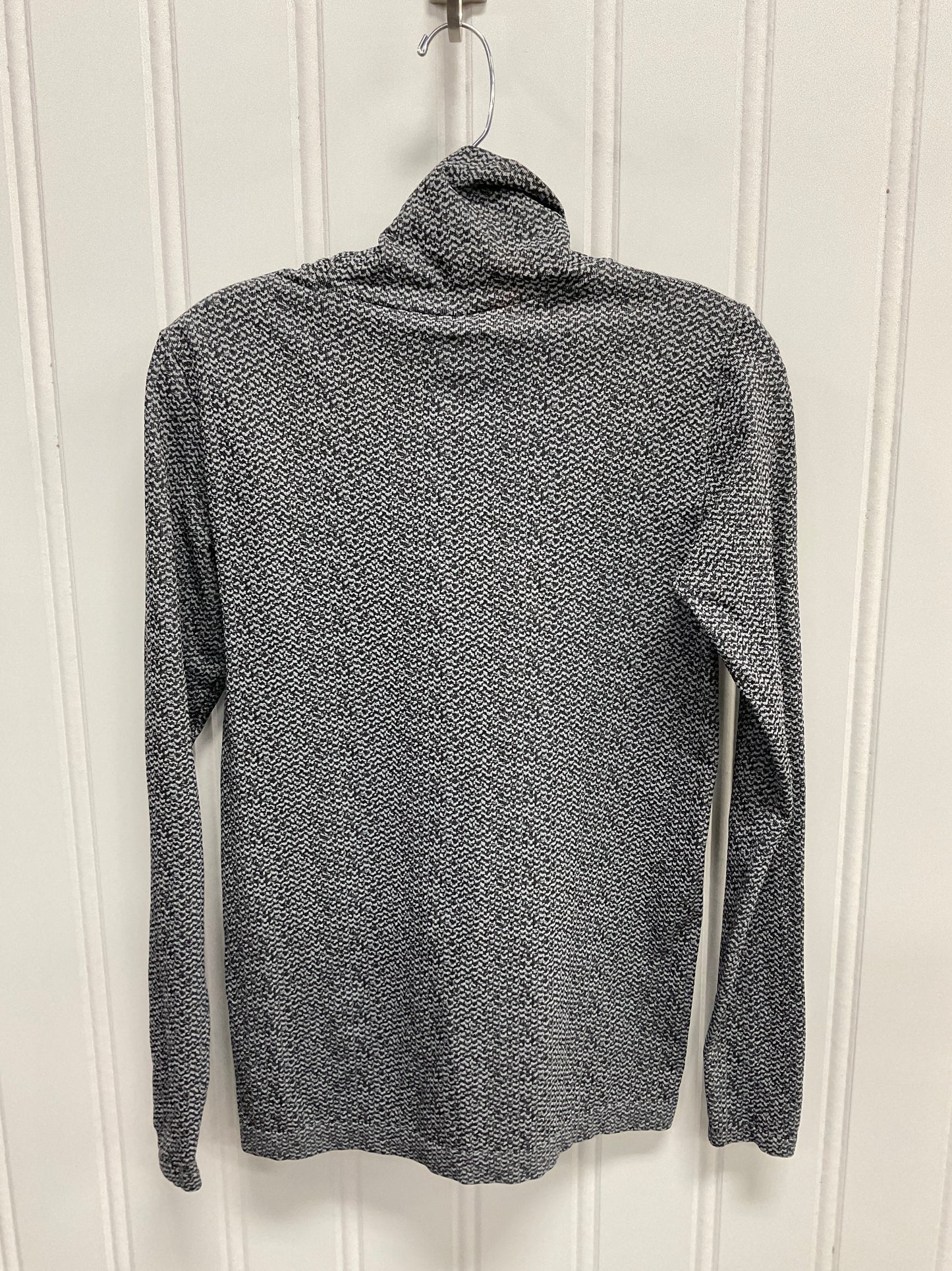 Top Long Sleeve Basic By Athleta In Black & Grey, Size: M