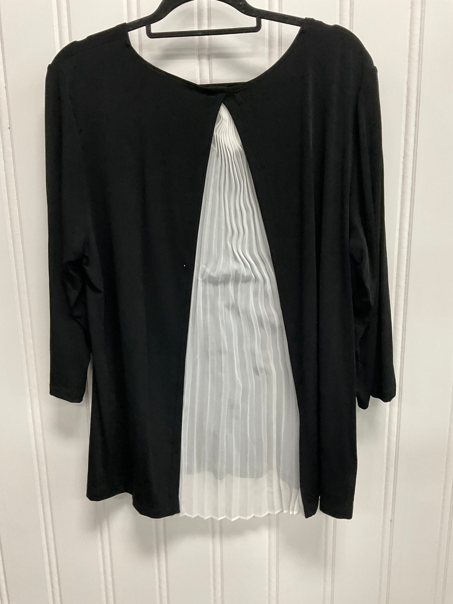 Top Long Sleeve By Chicos In Black & White, Size: Xl