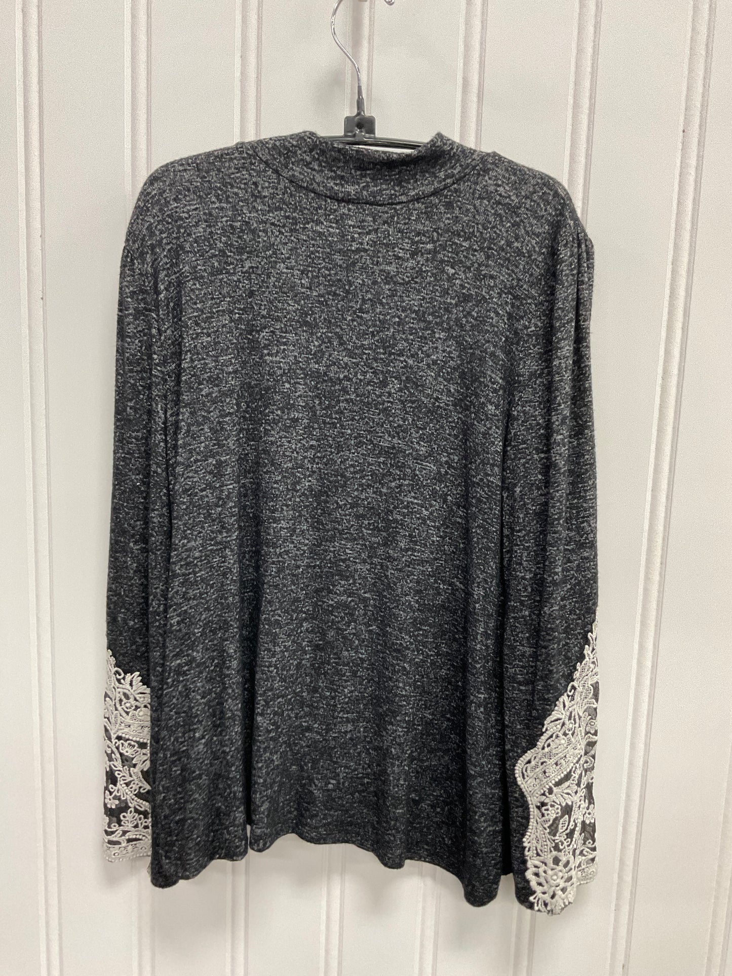 Top Long Sleeve By Maurices In Black & White, Size: L