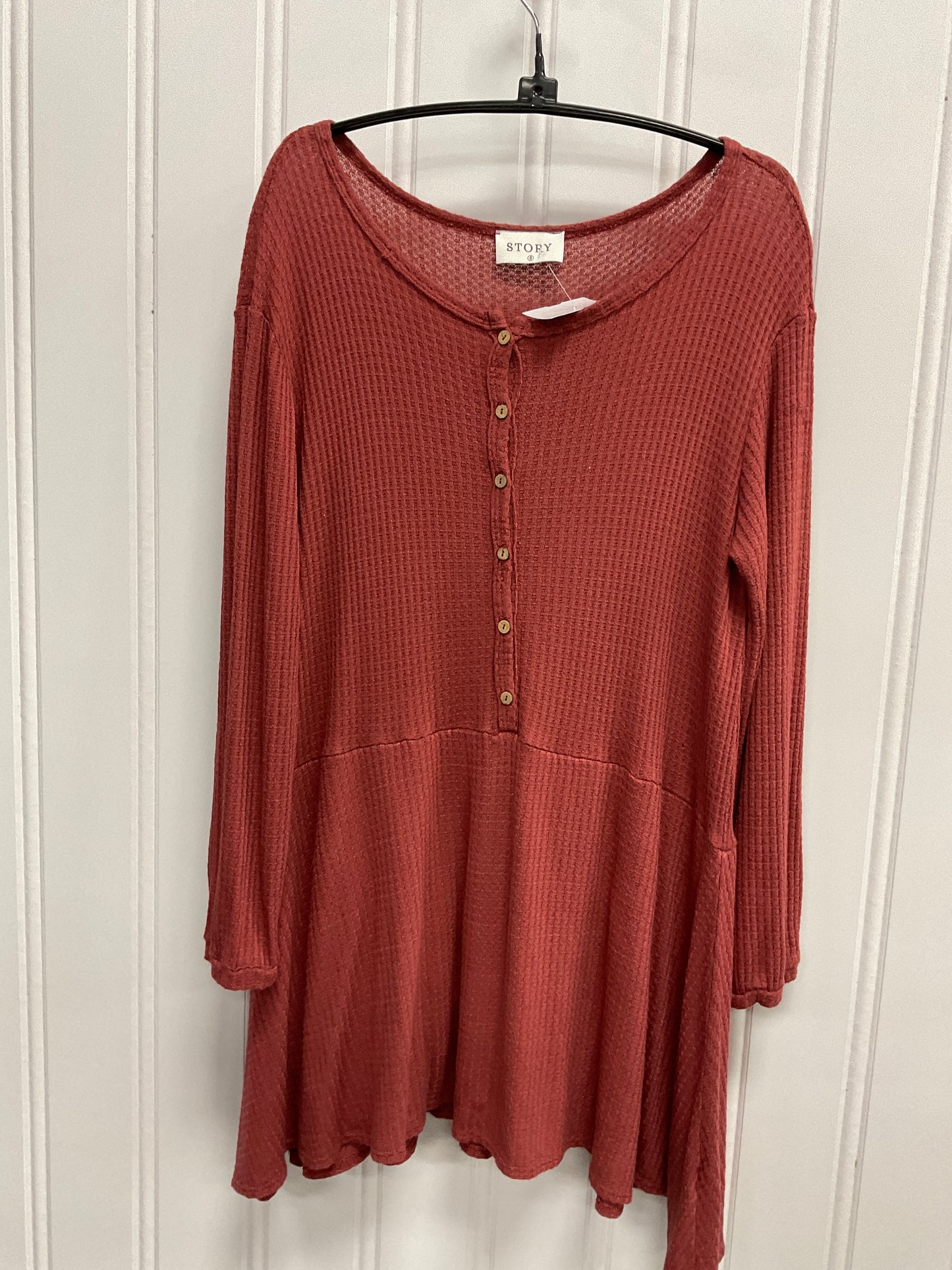 Top Long Sleeve By Clothes Mentor In Red, Size: S