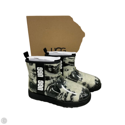 Boots Designer By Ugg In Black & White, Size: 7