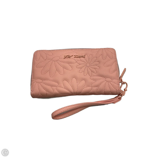 Wristlet By Betsey Johnson, Size: Medium