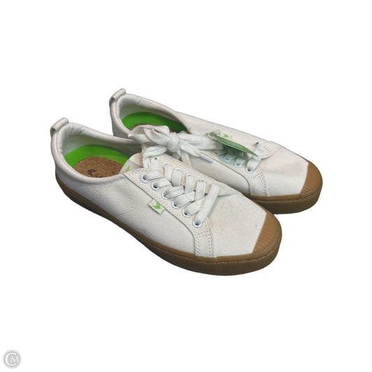 Shoes Sneakers By Cariuma In White, Size: 10
