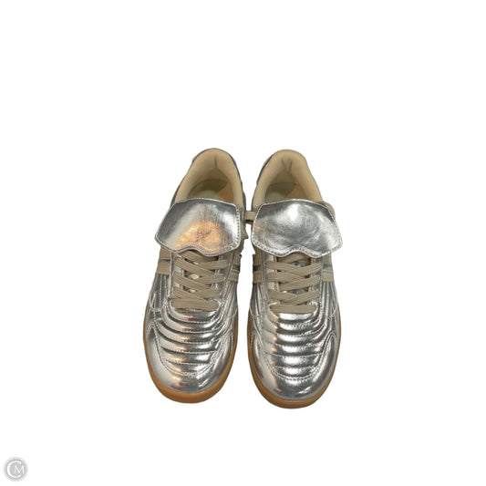 Shoes Sneakers By Steve Madden In Silver, Size: 6.5