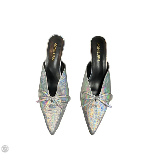 Shoes Heels Kitten By Clothes Mentor In Silver, Size: 9