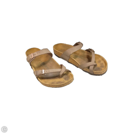 Sandals Flats By Birkenstock In Tan, Size: 10