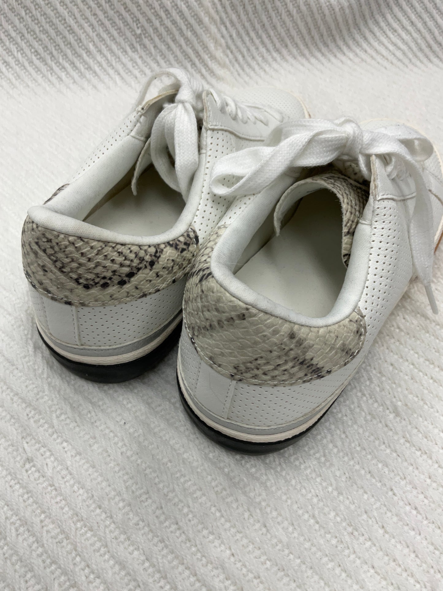 Shoes Sneakers By A New Day  Size: 6