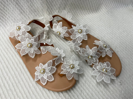 Sandals Flats By Clothes Mentor  Size: 10.5