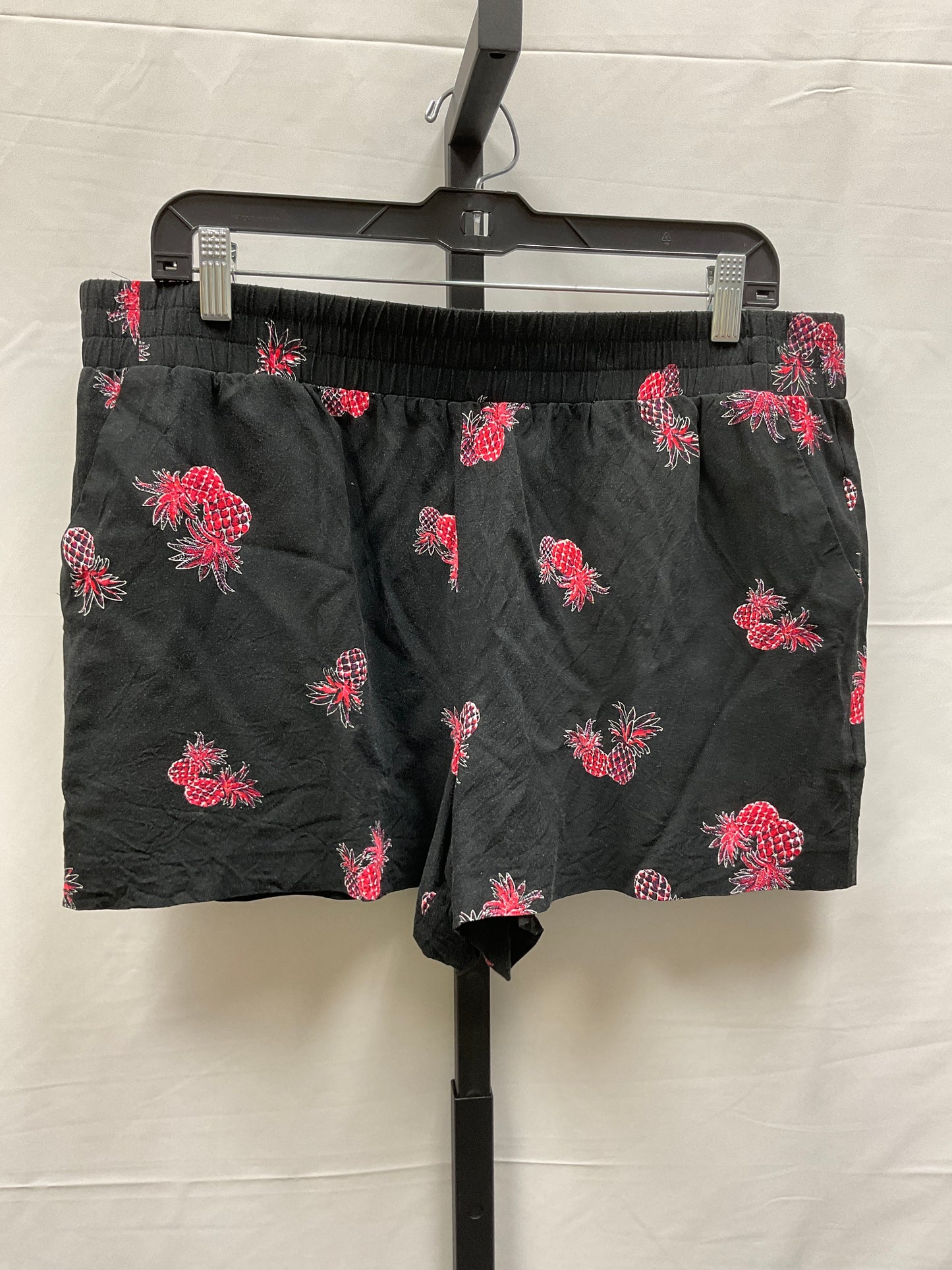 Black & Red Shorts Apt 9, Size L