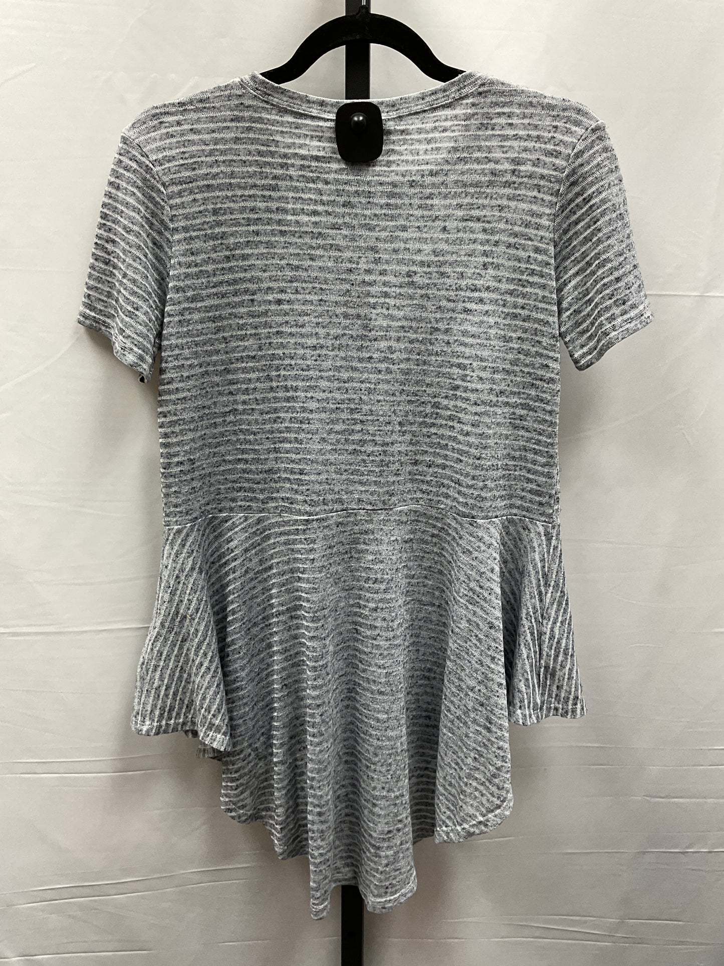 Top Short Sleeve By Diane Gilman In Grey & White, Size: Xs