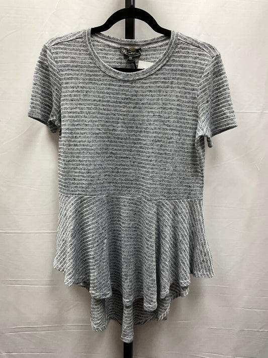 Top Short Sleeve By Diane Gilman In Grey & White, Size: Xs