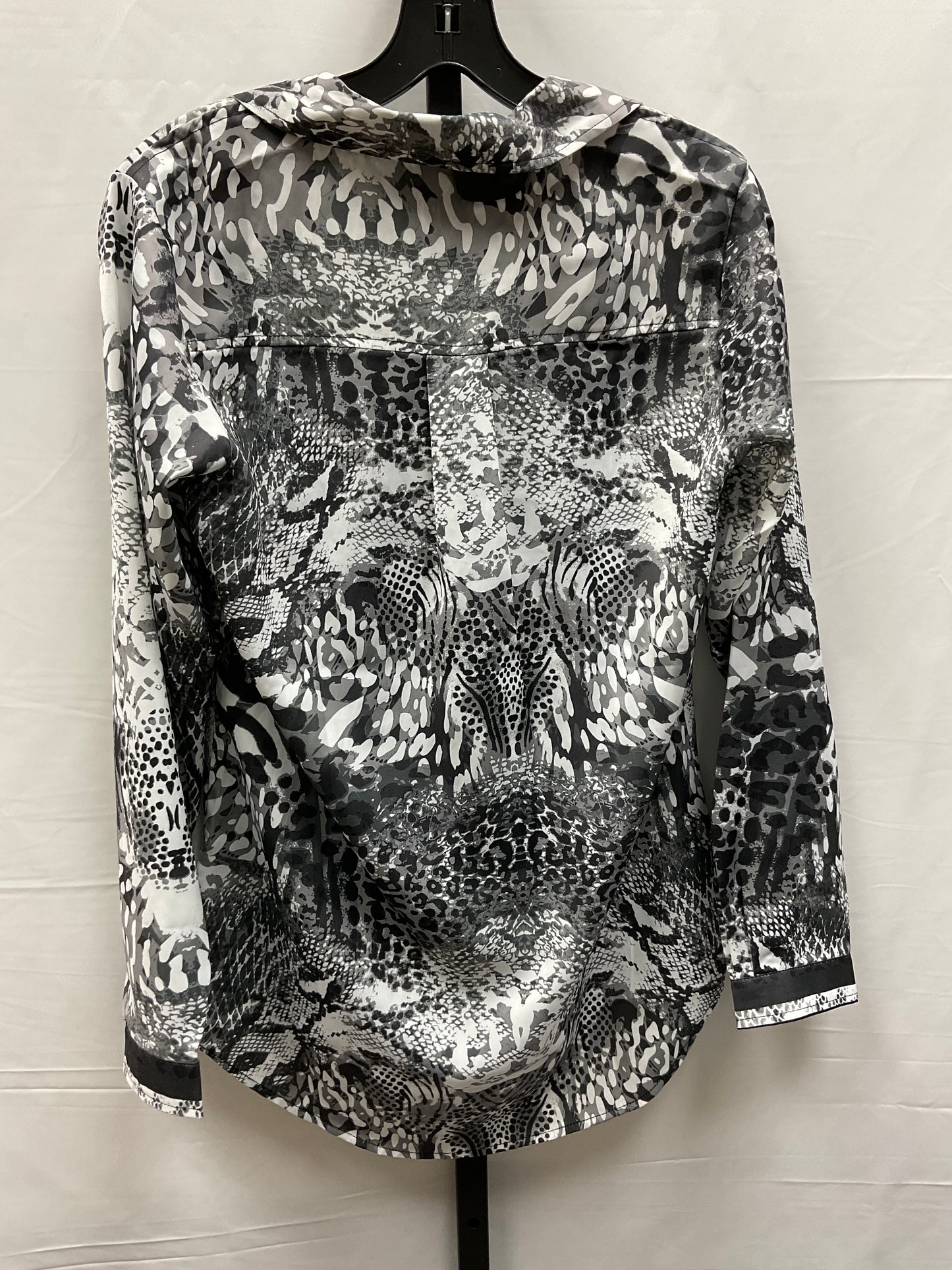 Top Long Sleeve By Diane Gilman In Grey & White, Size: Xs