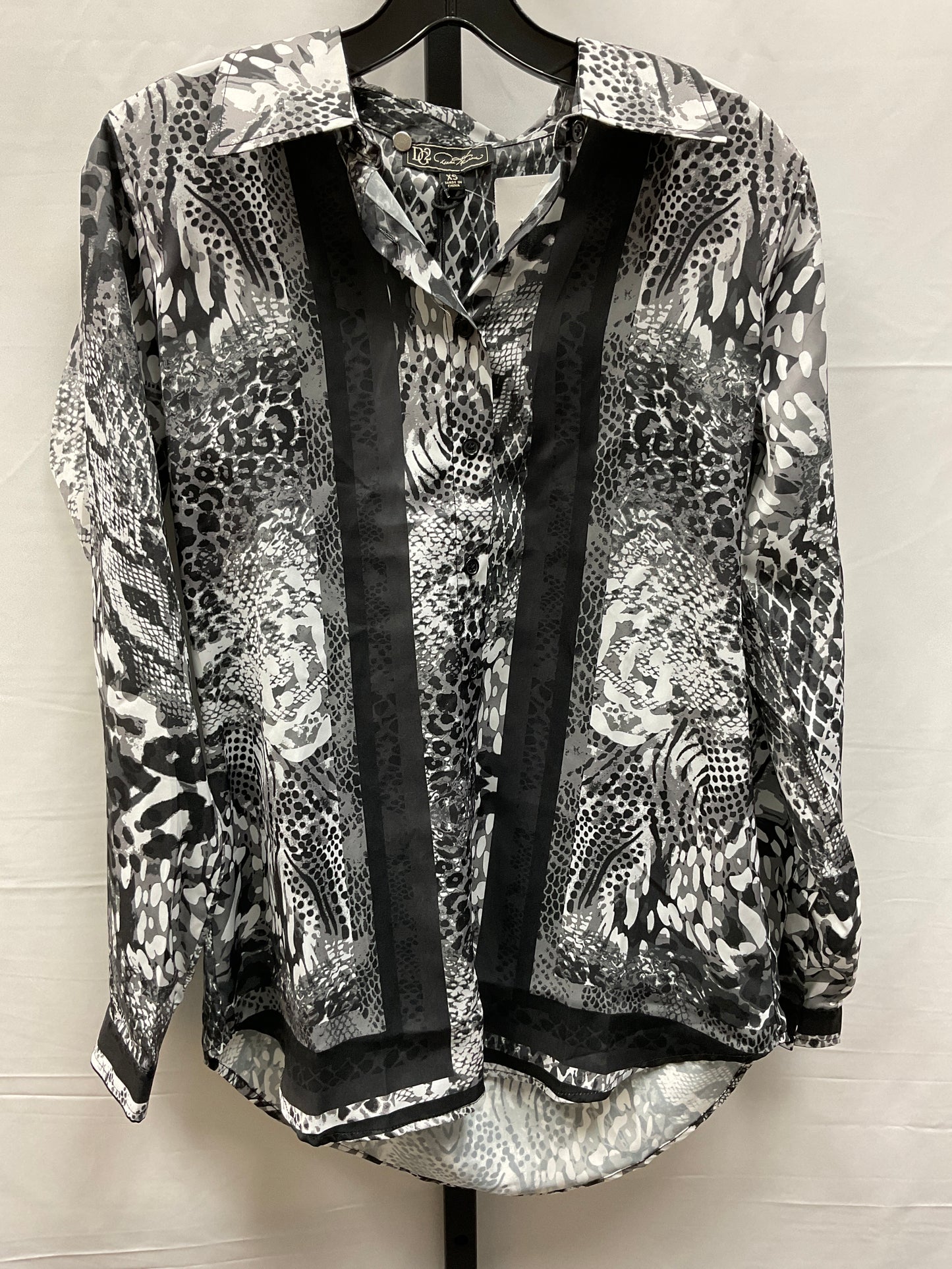 Top Long Sleeve By Diane Gilman In Grey & White, Size: Xs