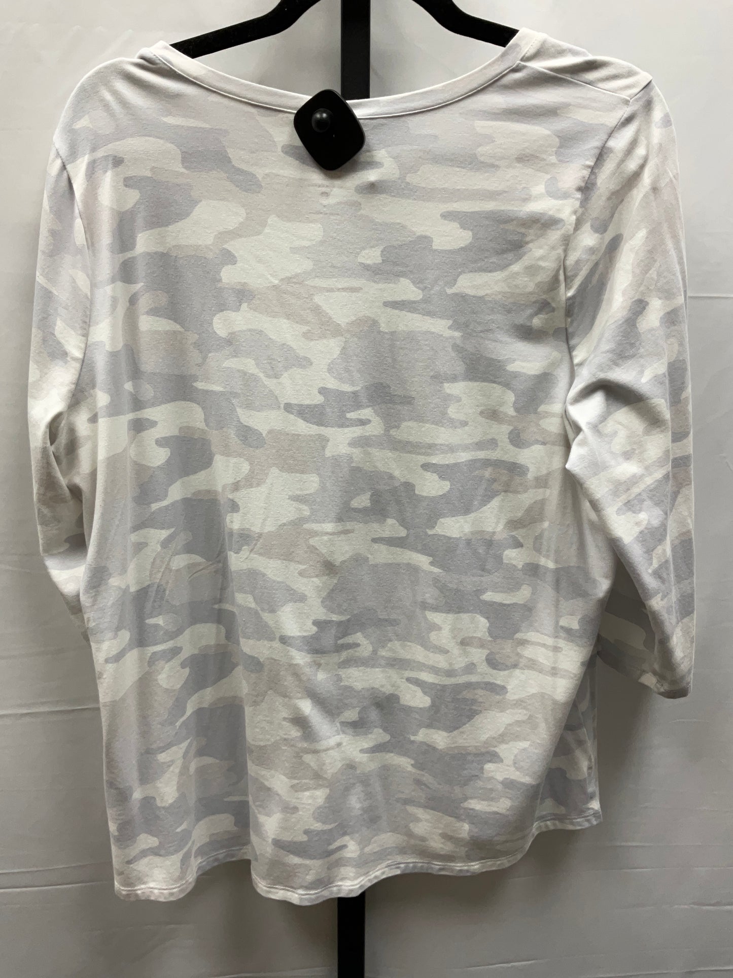 Top Long Sleeve By Belle By Kim Gravel In Camouflage Print, Size: L