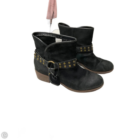 Boots Designer By Ugg In Black, Size: 9