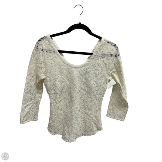 Blouse 3/4 Sleeve By Clothes Mentor In Cream, Size: S