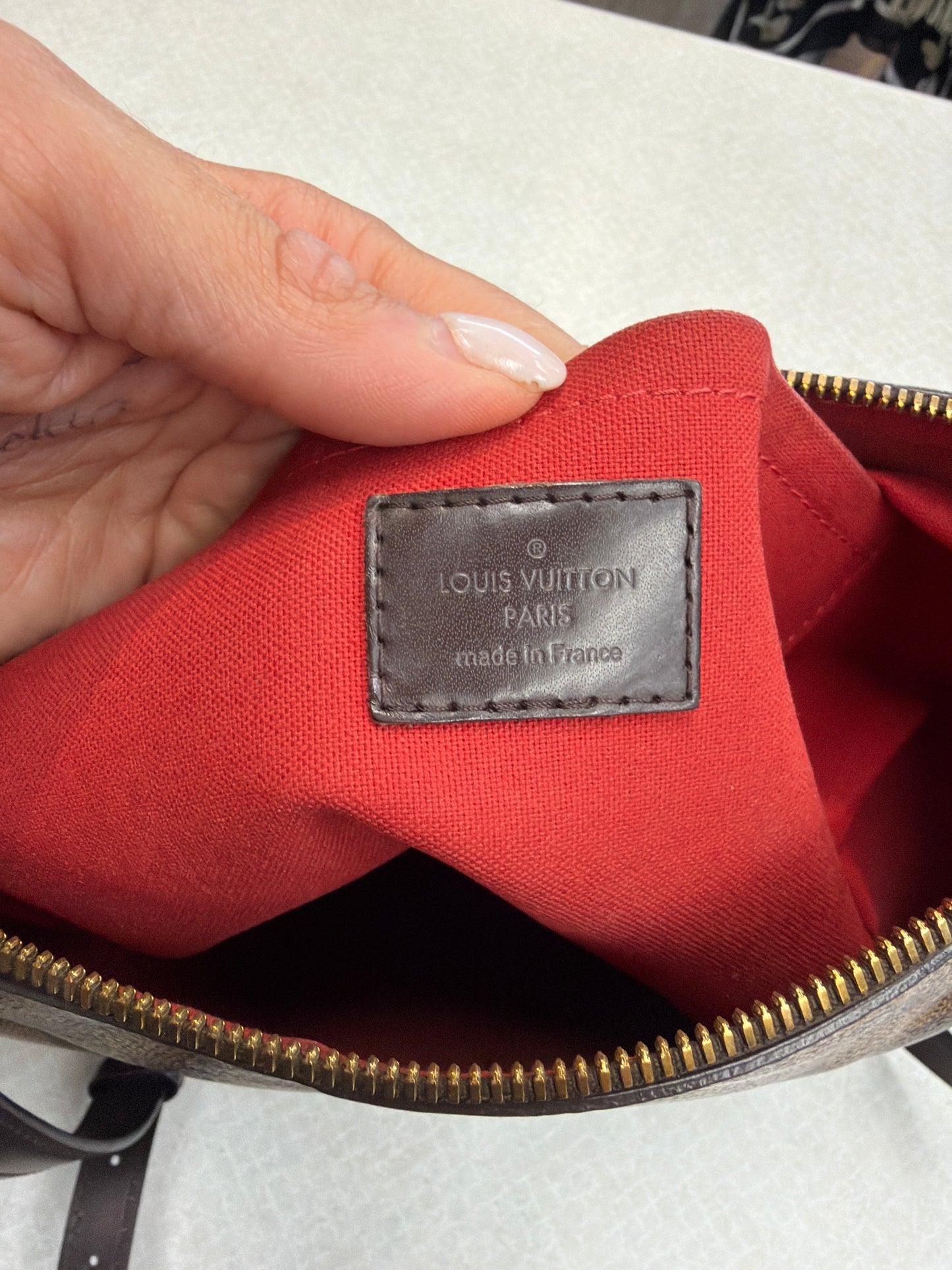Crossbody Luxury Designer By Louis Vuitton, Size: Medium