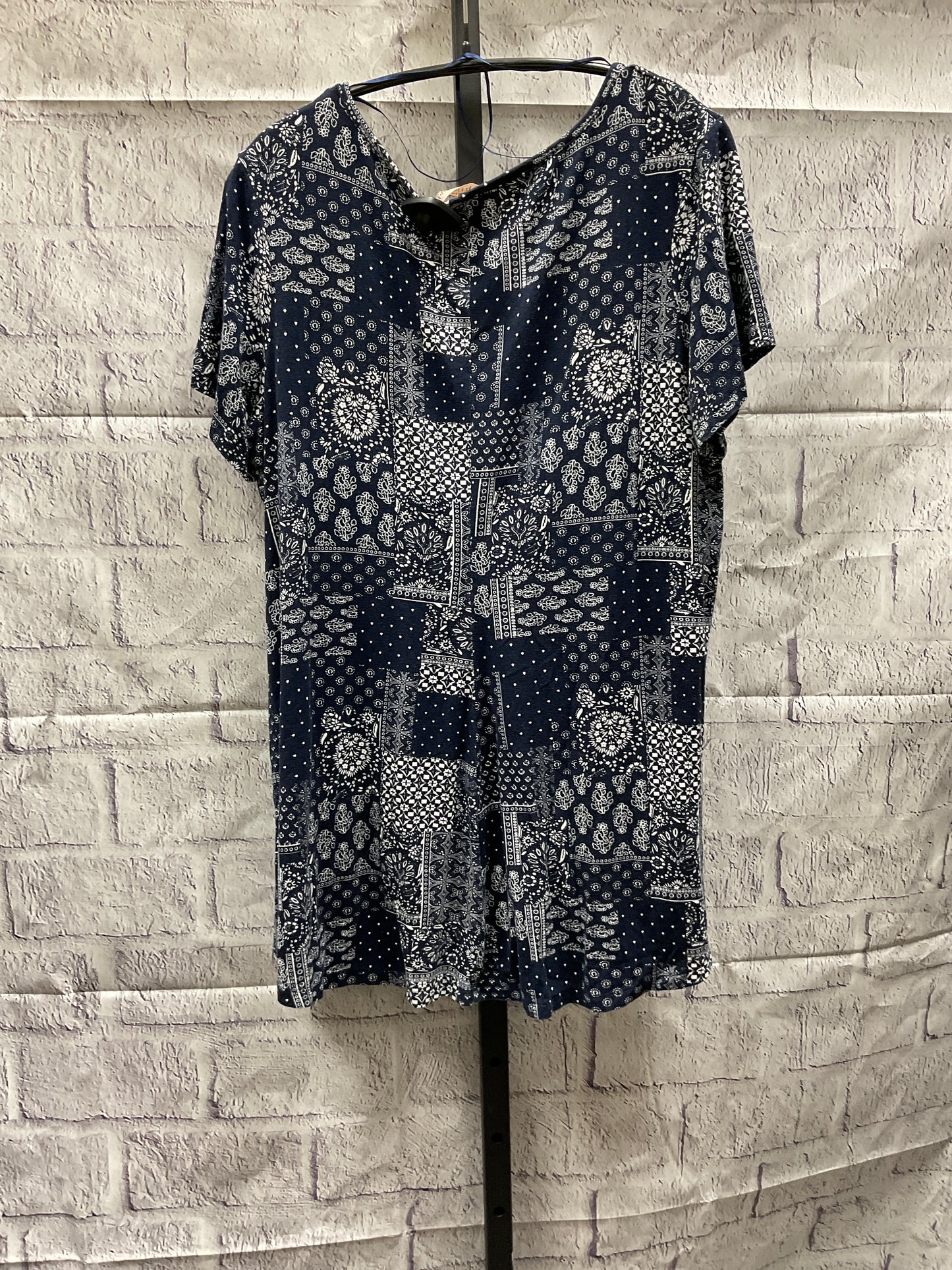 Top Short Sleeve By Philosophy  Size: 1x